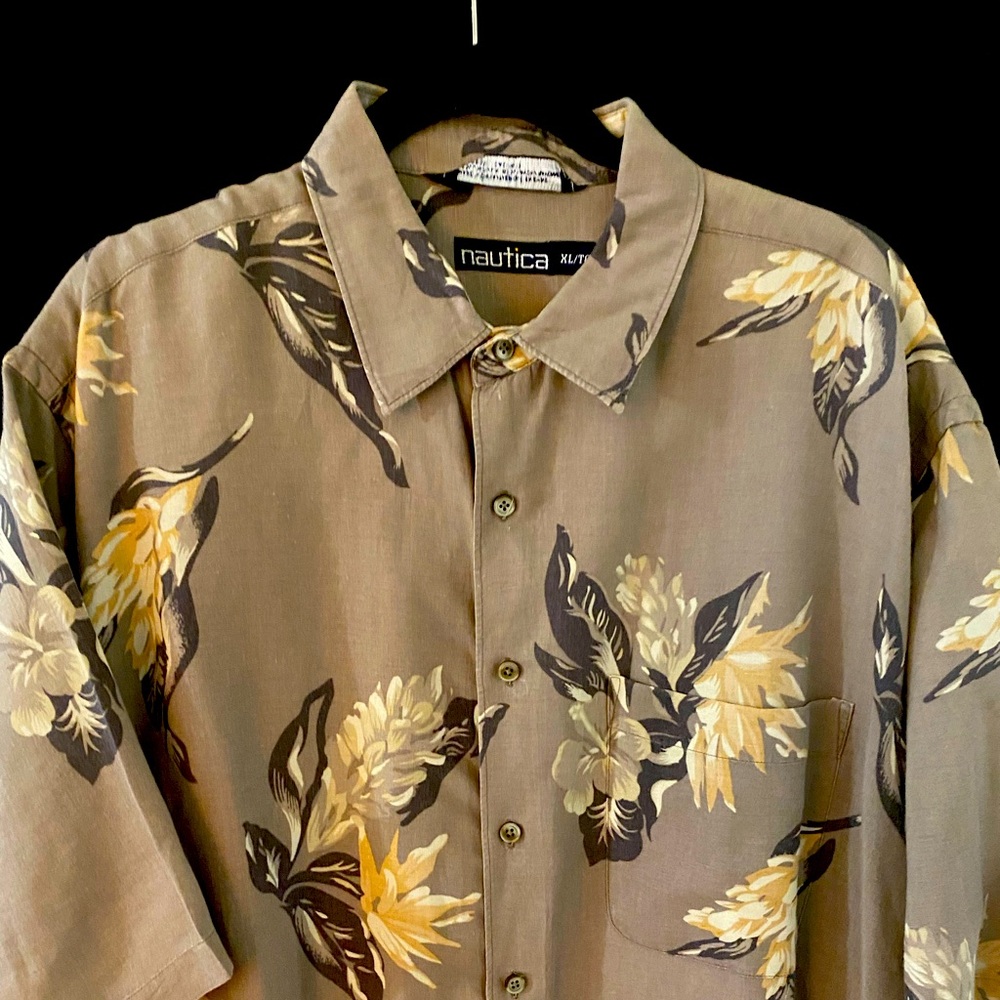 Men’s short sleeve Nautica shirt, XL, 55% linen and 45% rayon.